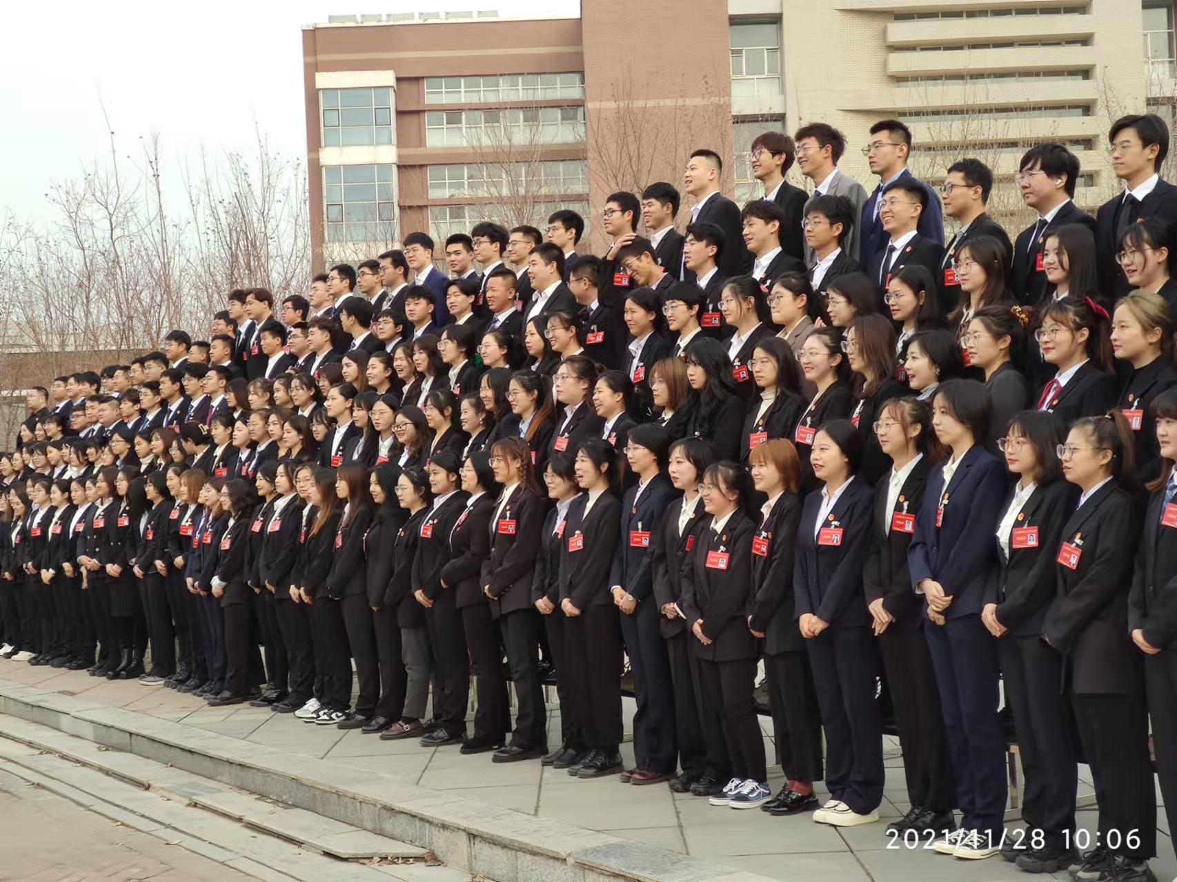 锐图大合影在中国医科大学拍摄200人学生代表合影